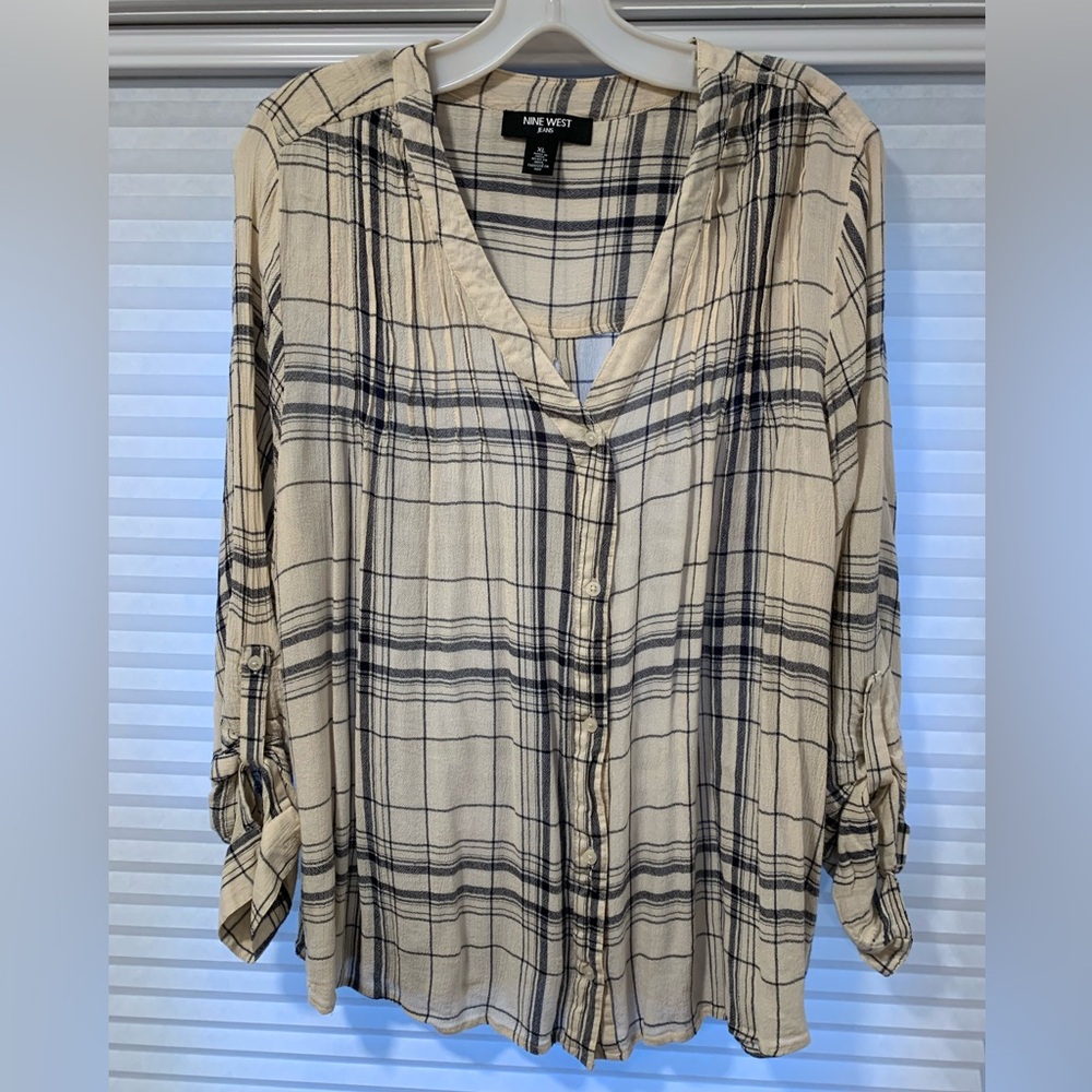 Nine West pintuck pleated 3/4 roll down sleeve top